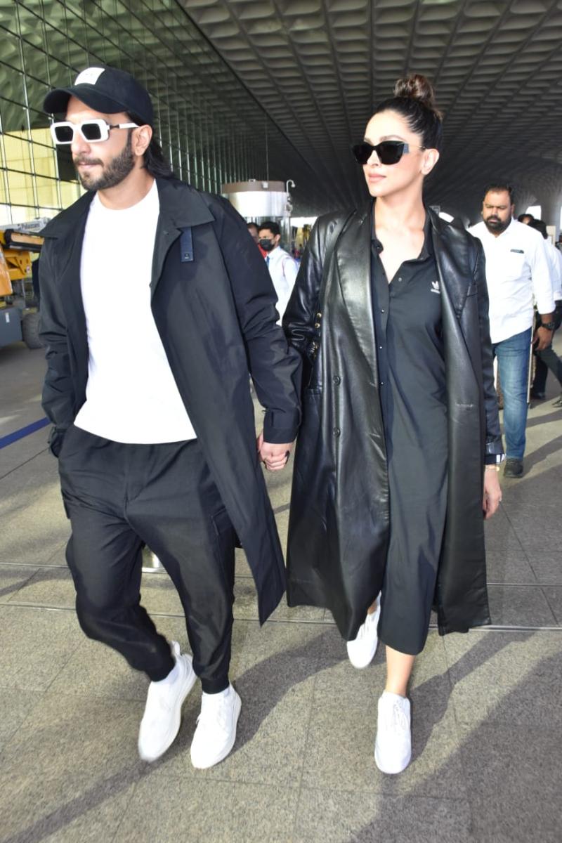 While Deepika sported a long black shirt dress with a long black overcoat, Ranveer wore a white tee along with black joggers and it paired it up with a long black overcoat as he twinned with his wifey. To round-off their look, DeepVeer wore white shoes with their black airport attire.  
 